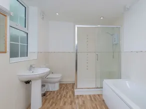 8 chambres à coucher à Belper - Image 4