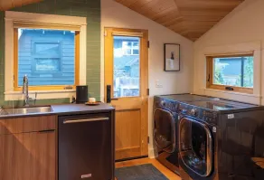 Bluebird Day - Delaware House, Old Downtown Bend, Hot tub and modern amenities. - Image 3