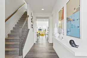 Modern Townhouse with Pool Gym & Tennis Near Beach - Image 2