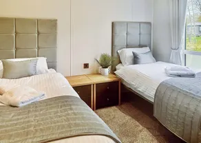 2 bedroom accommodation in Pershore - Image 3