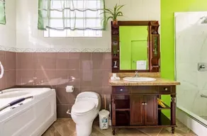 Nature lovers getaway w/AC,Wifi,King beds,jacuzzi - Image 3