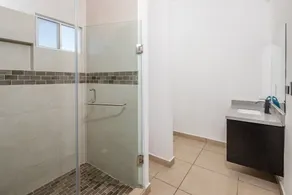 Modern Lux Town Home, 5 Min from Public Beach & Walmart - Image 2
