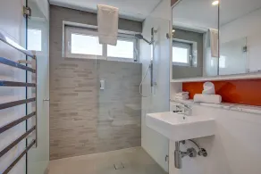 Cosy 1-Bedroom Apartment Close to the City - Image 3