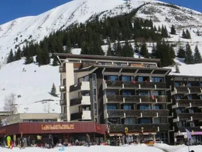 Ski-in/ski-out & foot of the slopes, 2nd floor, view open, balcony, tv, ski locker, 23m² - Image 5