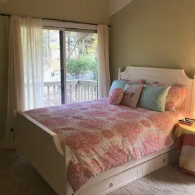 4 Bedroom 3 Bath Spacious House on Golf Course blocks from the Beach! - Image 3