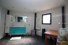 BEAUTIFUL CONTEMPORARY VILLA CLOSE TO HIKING AND SKI RESORT - Image 2