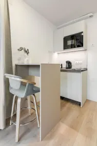 Square Rooms by Charming, cerca del aeropuerto y con un pequeño gimnasio - Image 5