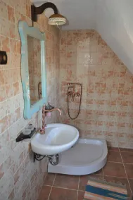 Grandma's House - traditional accomodation house near to Bran Castle - Image 4