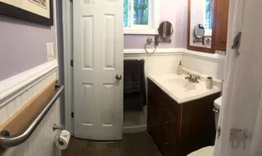 Cute & Cozy 3BR 2BA Waterfront Lake Gaston - Great Creek Bracey, Va - Image 5