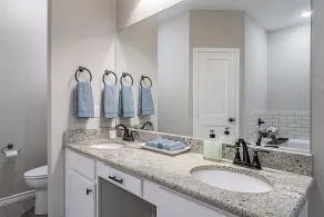 4 bedroom 2 bath Sleeps 8 - Image 3