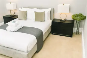 JOIVY Palmerston Place Residence: Luxury City Centre Apt With Private Parking - Image 4