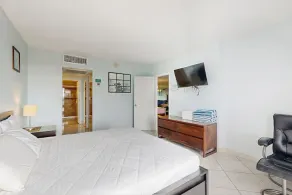Sunlit suite with a city view & fast WiFi plus a pool, & beach access - Image 5