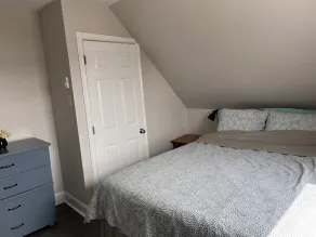 Renovated 150 year old house, snuggled in the cove with ocean views - Image 5