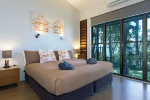 Noosa Deluxe Lakehouse 2 Bdrm (1 bedroom lockoff) Noosa's favourite lake retreat - Image 4