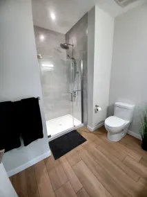 Beautiful 2 bed 2 bath with incredible lake view!! - Image 4