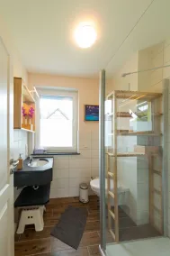 Apartamento vacacional apta para familias con jardín y barbacoa | Vistas al lago | Cerca de la playa - Image 2