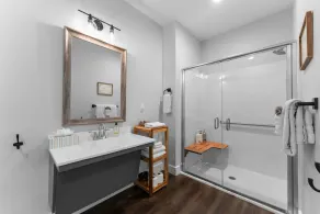 The Fabulous Chateau North: Lakeview, 7 King Suites + 2 våningssängar, 10 badrum - Image 4