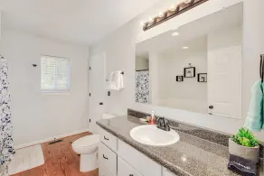 Helt ny! 4 BR Lakefront Home. Privat havn, stor udsigt over vandet! 15min til Clemson - Image 4