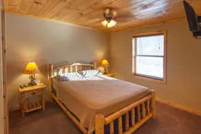 Beautiful ADK Getaway! Trail 4 and Lake Access!  Weekly Discount Available - Image 4
