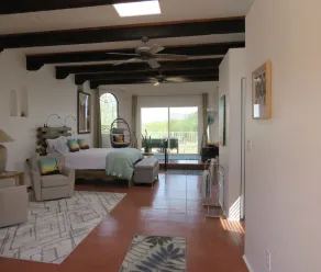 Damselfly Studio. Contemporary, comfortable retreat with gorgeous views near SNP - Image 4