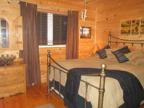 'Muskoka  Rustic Beauty'  Located on Beautiful Six Mile Lake! - Image 3