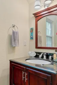 Weeki Wachee Retreat, Blocks Just from Rodgers Park & 3 Miles To Pine Island - Image 3