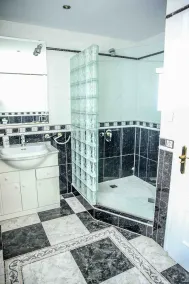 Smuk, moderne, rummelig villa; sover 15. Privat pool og jacuzzi - Image 4