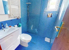 Petite villa en première ligne de plage à 50m. WIFI. A/C. Parking. Barbecue. Jardin privé. - Image 5