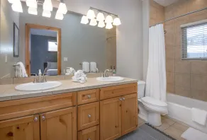 Wonderful East Vail Condo w/Stunning Views, Free Shuttle Access, Hot Tub - Image 5