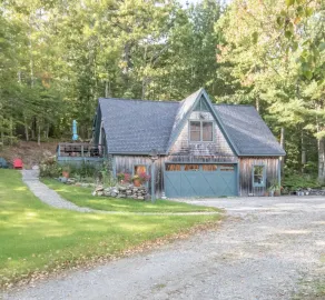 Lovely lakeside setting on beautiful Alamoosook Lake. - Image 4