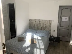 Studio indépendant en rez de chaussé de villa, avec parking sécurisé - Image 5