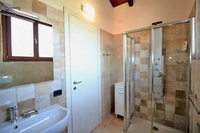 MAISON LA VALLETTA VILLA MED POOL BERGAMO - Image 4