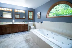Exquisite Home, on Sandy Shore of Lake Michigan in Escanaba - Image 3