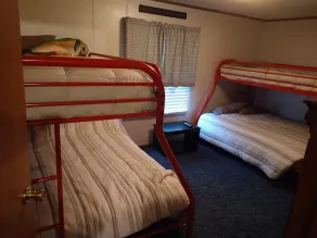 Fishing Camp sleeps 12, fully equipped. Screened in porch. 5 minutes from marina - Image 3