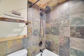 «Brand New» Camelback Ski Cabin, Aquatopia Indoor water park pass package avail - Image 4