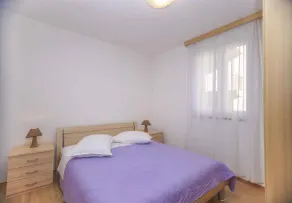 Appartement de vacances avec joli balcon, climatisation et place de parking - Image 4