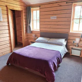 3 bedroom log cabin in Mid Wales with hot tub - Image 3