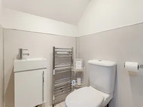 2 bedroom accommodation in Cutthorpe, near Chesterfield - Image 5