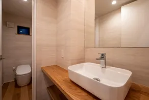 ECHOWOODS - Gorgeous 4-bed, 4-bath Brand New Home with Large Japanese Bath, Fireplace inside Echoland - Image 4