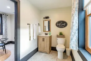 Warm & Inviting Farmhouse Loft | Walk to River, Dining, Shopping & Bridgewater College - Image 5