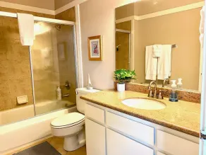Serene beachfront getaway, breathtaking ocean views, steps from the beach! - Image 3