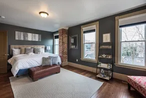 Elegant, King Bed, Privacy,  Free Parking - Image 5
