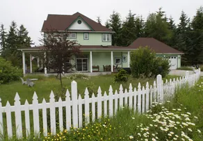 Nostalgic Victorian Home in Lavender Farm - Image 4