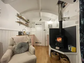 Luxury shepards hut Norfolk!  Brand new for 2022, set on 3 acres of land❣ - Image 2
