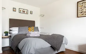 Smart Modern Studio in Pimlico with Garden Views - Image 3