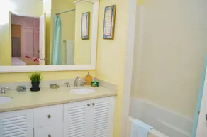 Beautiful 3 Bdrm, 2bth with ocean view sleeps 6 - Image 3