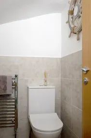 Stunning 4br House for 10 Near Beach & Town - Image 5