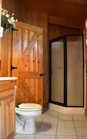 RIVERFRONT 2 STORY, 4 BR, 2 Bath, Washer/Dryer, HOT TUB, Pet Friendly - Image 4