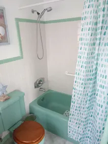 Private designer 8 room art getaway 2 Br-2Ba Full Kitchen Barbecue Patio 2min to beach - Image 4