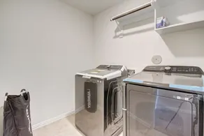 Luxurious Richmond Townhouse - 3 BR, Fenced Yard, Family-Friendly! - Image 2